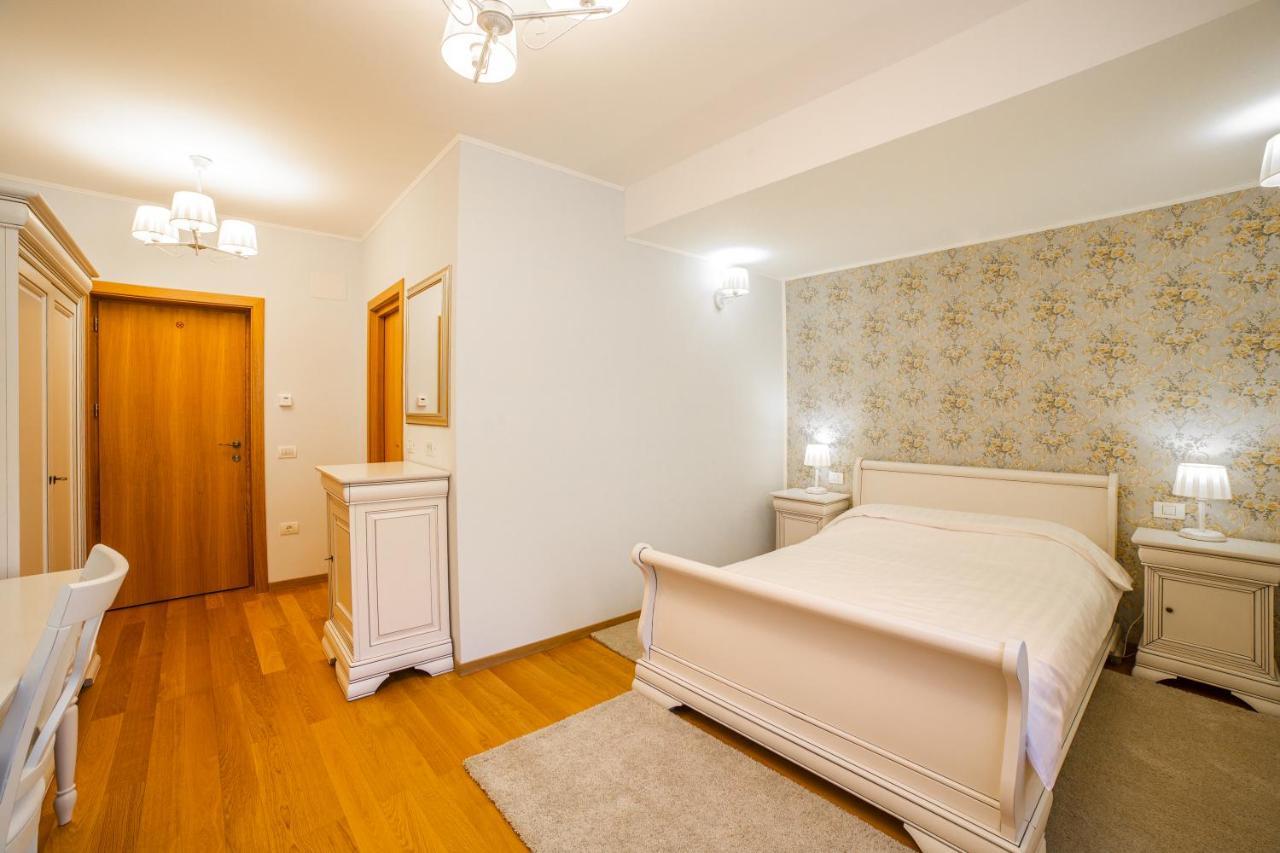 Hotel Imperial à Sinaia Extérieur photo